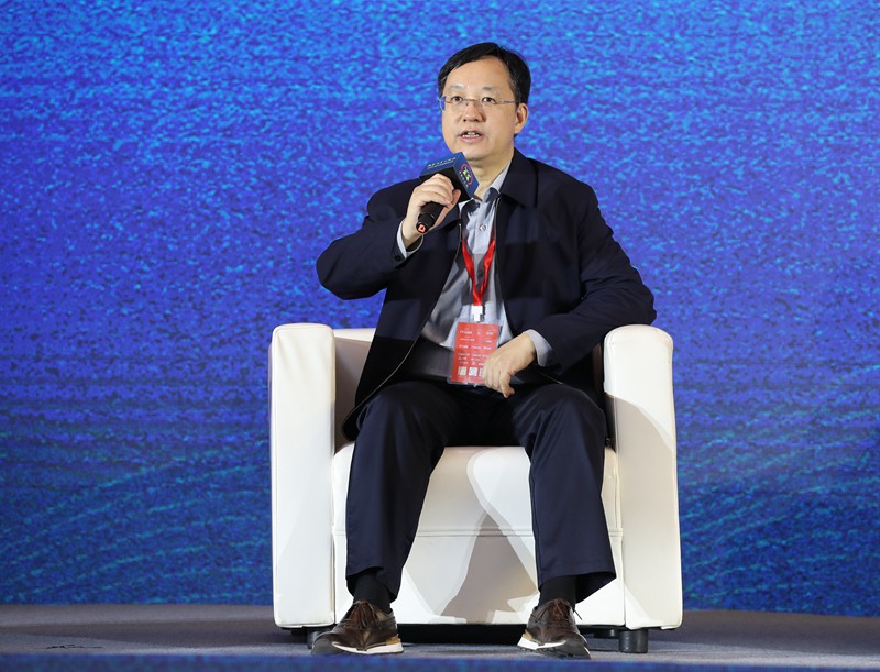 星石投資董事長江暉參加圓桌論壇_副本.jpg