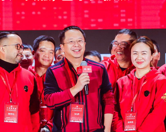 周鴻祎:有投資人掙了錢就嘚瑟 結(jié)果把行業(yè)嘚瑟沒了
